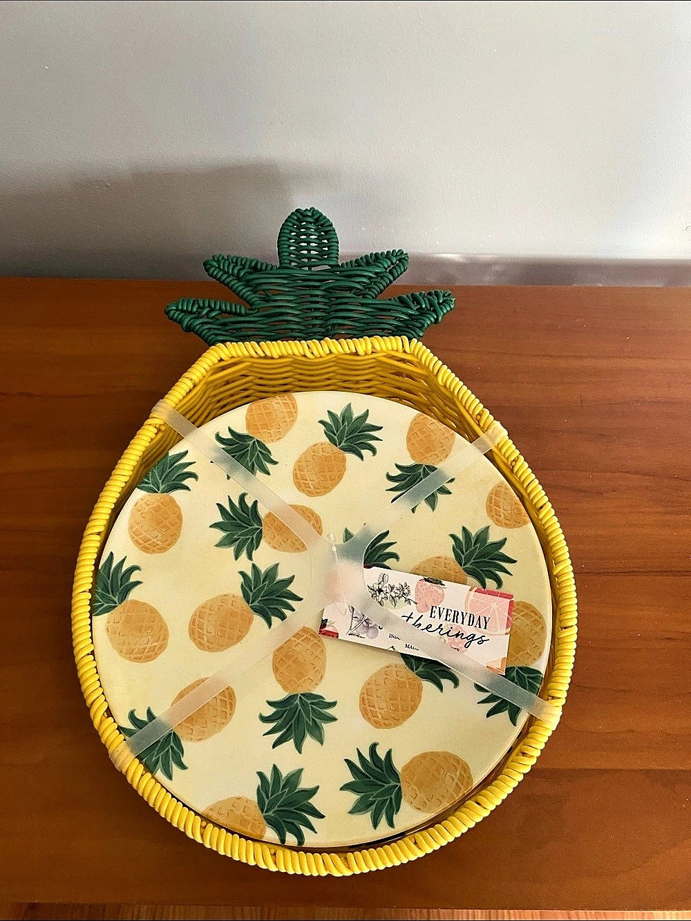 Pineapple Dinnerware Set Yellow & Green Like New